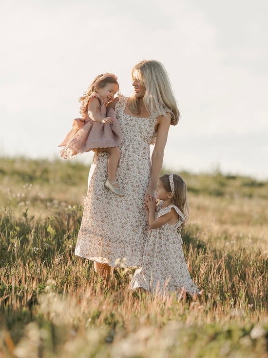 Noralee Dresses & Skirts - Noralee Rylee & Cru “Lucy” Mama dress in Golden Vines - medium